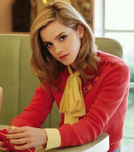 Hermione♡ I'm at my 8th year at Hogwarts School of Witchcraft and Wizardry. Besties are Ron & Harry. i believe friendship and bravery is very important♥