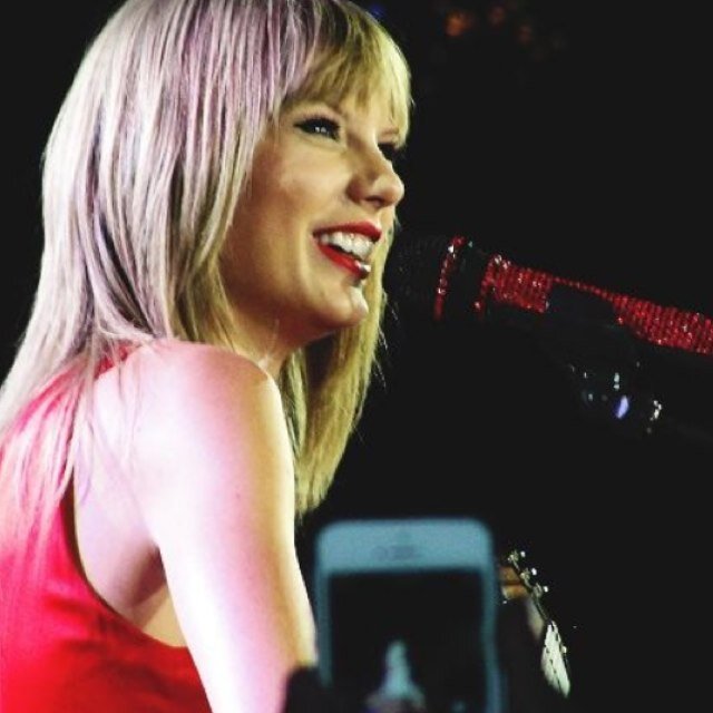 taylor swift is the reason for the smile on my face every single day. & i can't thank her enough for that.