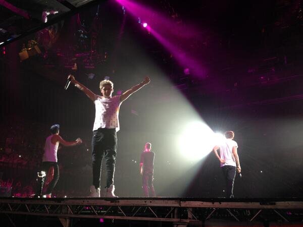 i love One Direction..... they're so inspiring me. i'll follback you guys. #mtvstars ONE DIRECTION
