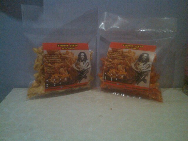 Dengan berbahan dasar ceker ayam segar.. Cemilan ini sangat cocok buat lauk pauk..cocok juga buat ngumpul ngumpul bersama teman teman.