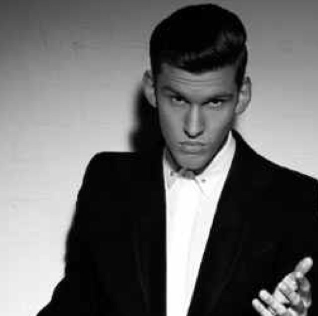 Then names Willy, Willy Moon. The greatest singer in all the world. (Not @WillyMoon)