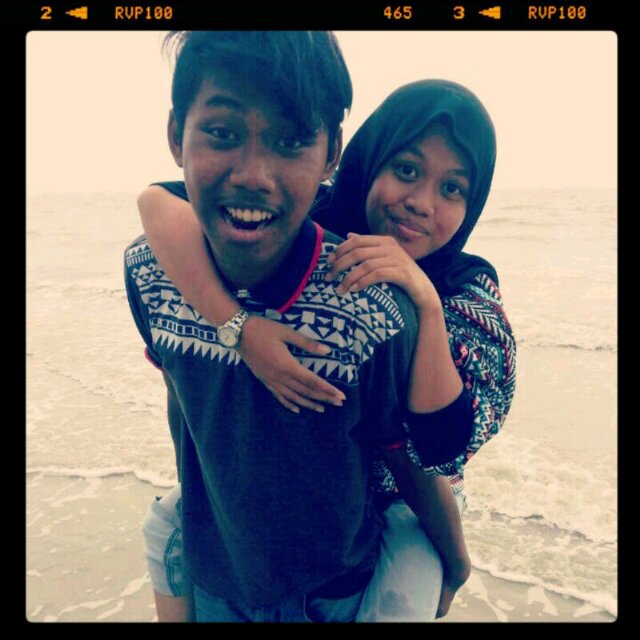 Hey! Follow me i follow you back.. Call me Usop.Otherwise I already Has Wife @donadhirah,Touch her and i'll kill you!