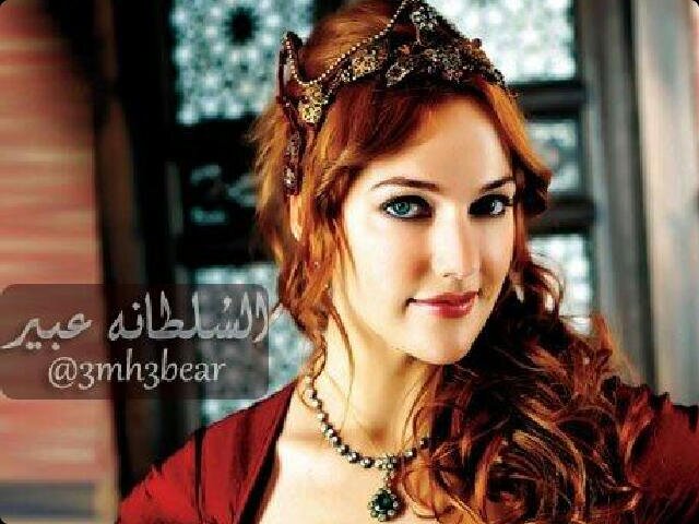 زاد غروري حتى وجدت الجنس الذكري تحت اقدامي ،، احب من يتكلم امامي بذل ،، استمتع بإهانة الجميع ولو كنت بعمر ابي ..