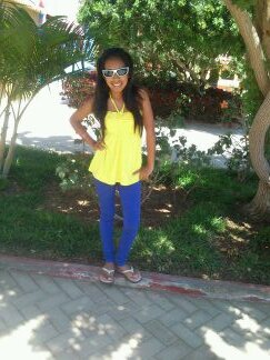 chica alegre,divertida,tranquila y siempre por lo  bueno,para una excelente vida