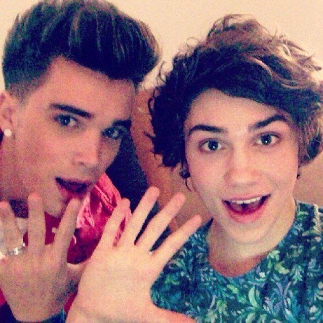 Boyband Addict, Gosh Shipper and full time fangirl... Union J ∞ One Direction ∞ 5SOS http://t.co/xY0PzdYvc4
