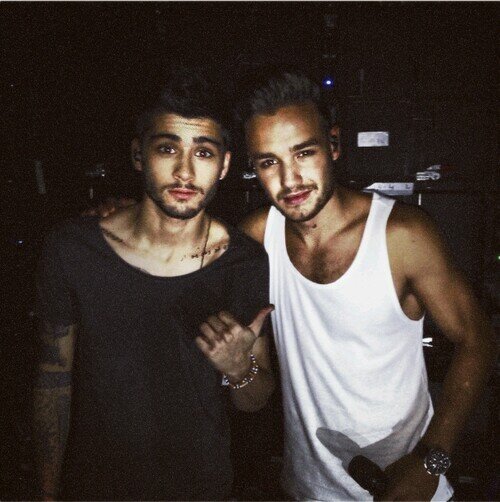 I gave you a free follow, please follow @suckinzarry (: xx
