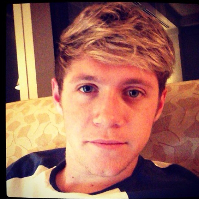 follow @nxrrywonderwall bc she gave you this free follow
