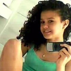 Você não pode ser oque os outros querem que você seja, você tem que ser você mesma do seu jeito
Lua Blanco