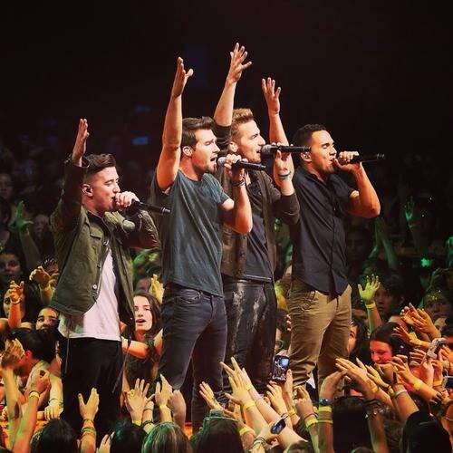 Hiiii Greek Rushers here!! ♥ 
by{@XanthiRusher&@LinaK3Mahone} 
 everyone follow us^_^ #worldwideRushers 
#ILY&#GreekRushers ♥