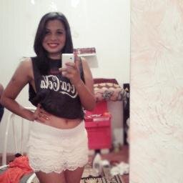 hi I'm just a simple girl with big ambitions who loves @onedirection thank you if you follow me, you'll be cool, hahaha Xx https://t.co/4S16JiaI