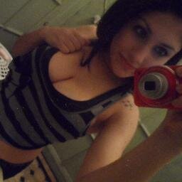 Soy Modelo y Promotora, vivo en buenos aires, tengo 19 años, soy dulce y muy cariñosa con las personas que quiero..