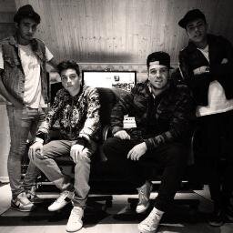 Cuenta dedicada a @CloverOficial.Enamorada de @yago__clover @alex__clover @chris__clover y @albert__clover Clover con orgullo 5/4 :)