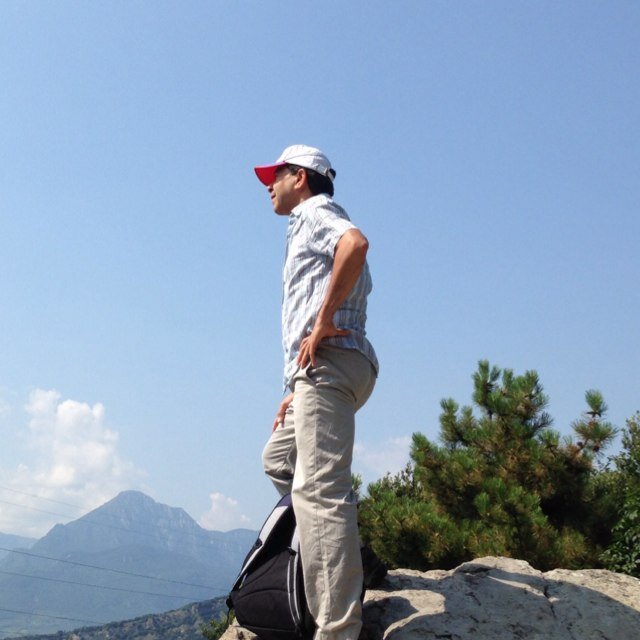 Venezuelan engineer living in Italy, tennis player, loves culture and nature, follows contemporaneous world progress and human being health development.