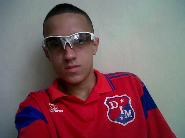 crisbusve's profile picture. 