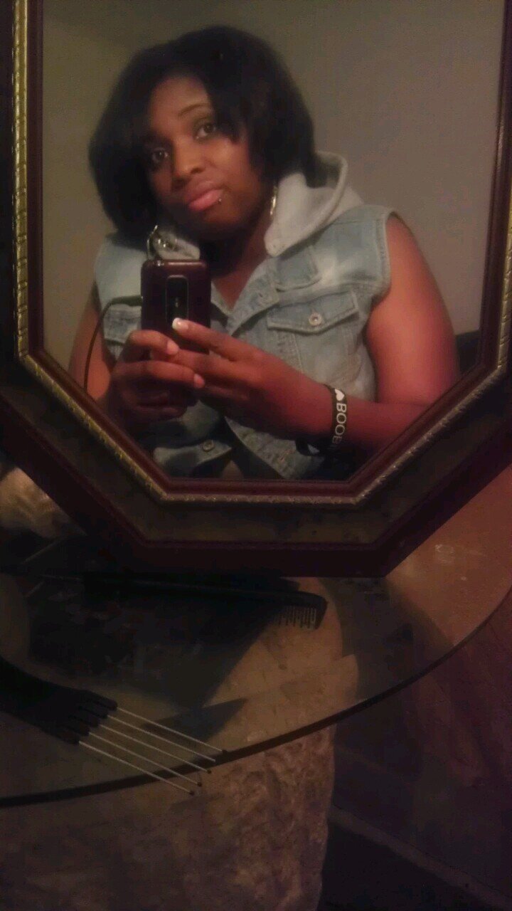 24...Proud mommy of the Peej 3/15/13 😍😍
Licensed Cosmetologist since 2015
live love laugh