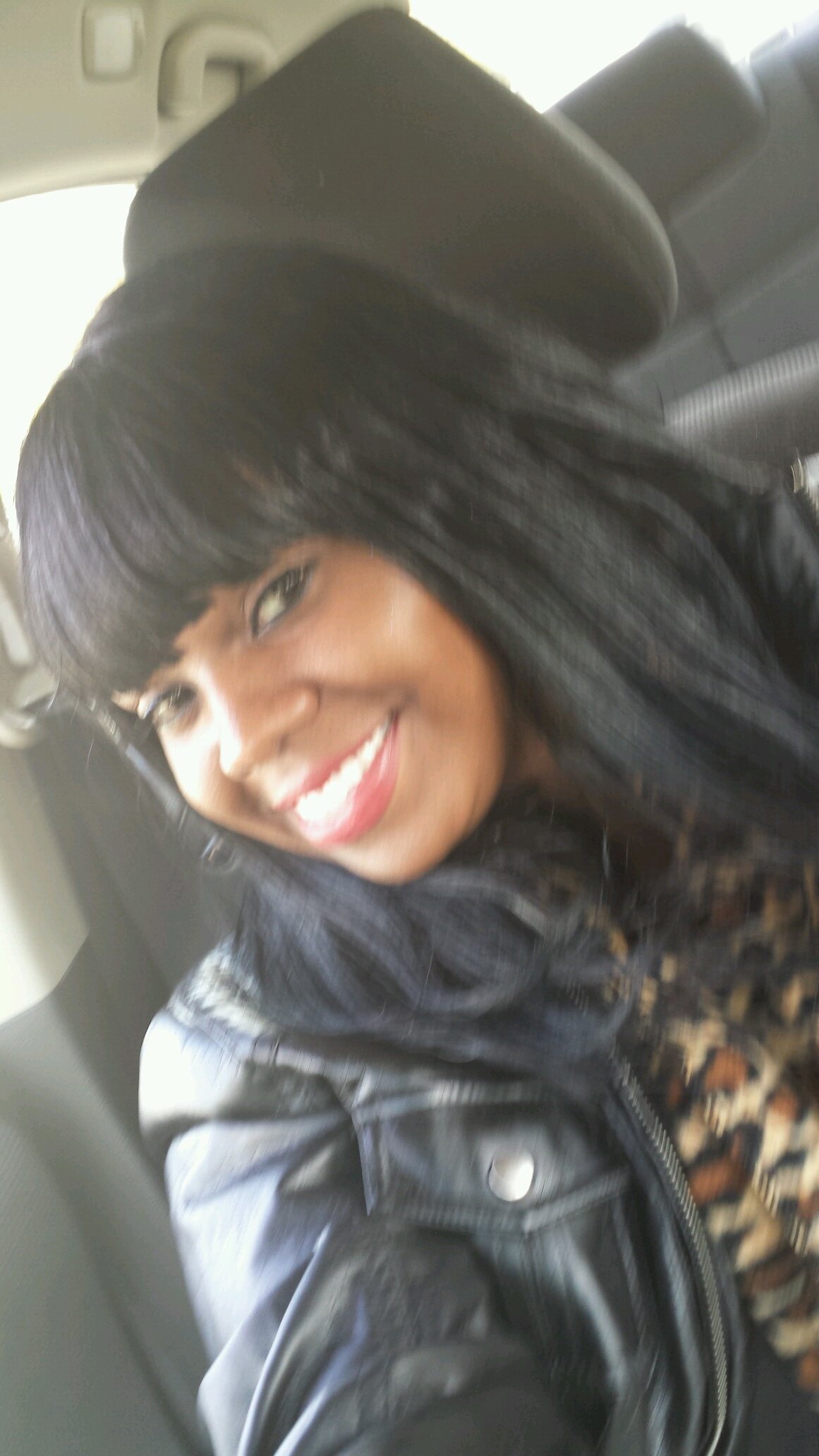 Im a sweetheart and i love to meet new friends. I work no kids Im a down to earth person and i love to learn new things.