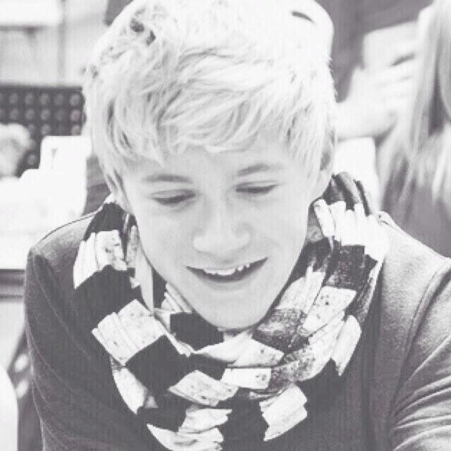 DO NOT FOLLOW THIS ACCOUNT
FOLLOW @HORANSAVIOR INSTEAD