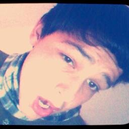 Soy un chico de 13 anhos Que hace videos en youtube para Hacerte reir Sigueme :D