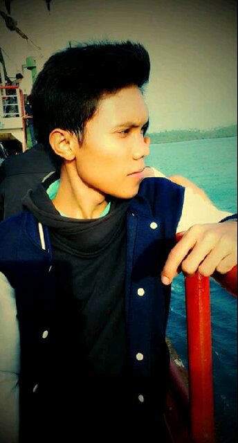 i love anyone..
 we must recpectfull to other...
 my planing carrier wanna be the singer propessional
