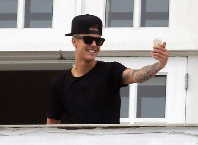Eu Amo o Justin Bieber ,sou belieber desde 2009 ,e ele mudou minha vida ,fez eu acreditar em meus sonhos e nunca desistir deles ... NEVER SAY NEVER and BELIEVE
