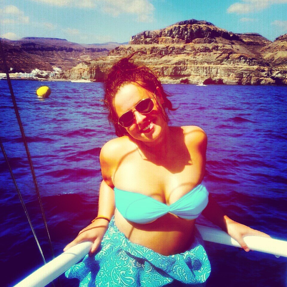 _aoifejones's profile picture. Cheers to a new year and another chance for us to get it right.