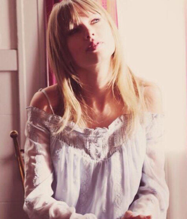 Taylor? Oh you meant my world?? Yup . taylor tweeted !! HAHAHAHAHAAHHAHAHAHAHHAHAHA NOT REALLY @fandomother is my teredith fangirl buddy (caution: hardcore fans