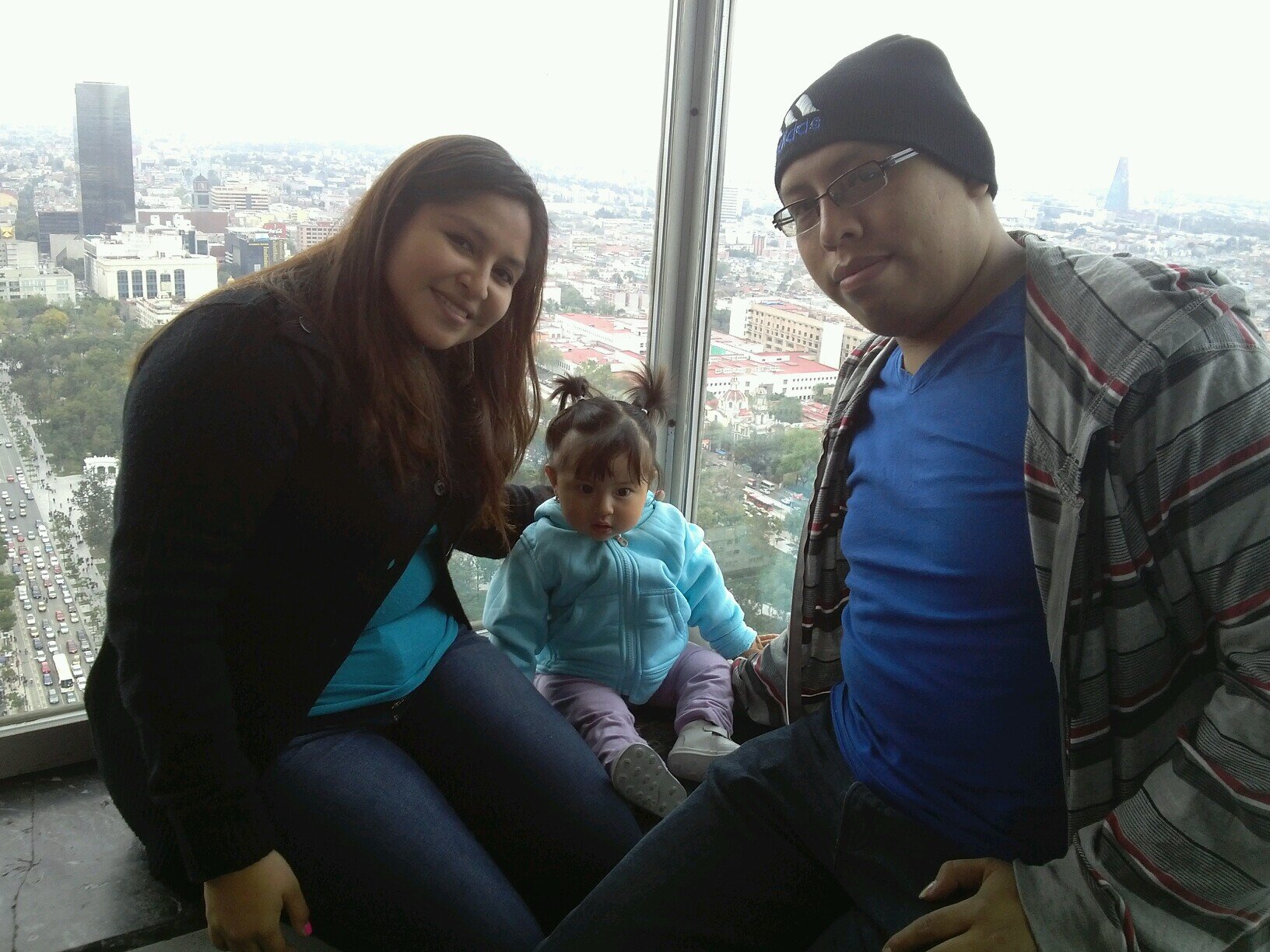 Apunto de ser ingeniero en ISI, amante de películas, feliz por estar empezando a formar mi familia, y agradezco a Dios todas las cosas