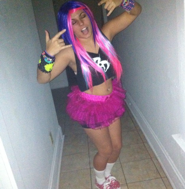 Raver who will forever live by plur ✌❤✋✊ Love one another and appreciate every little thing you are given in life ✨#plur #trap #hardstyle