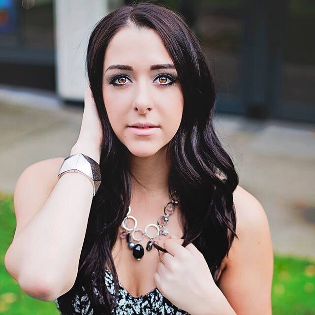 bizzzybee253's profile picture. Dancer. Performer. Director.