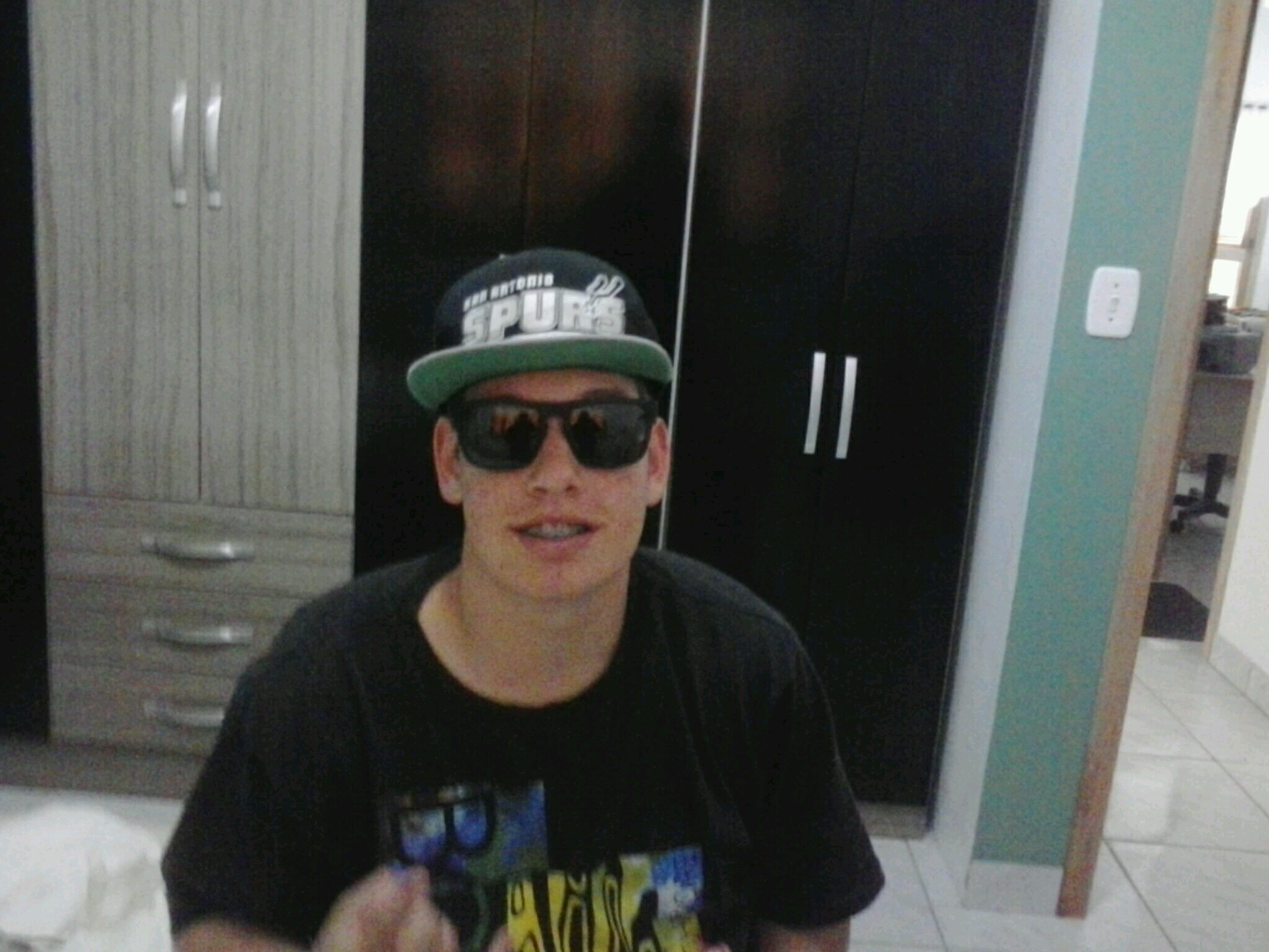 to aqui pra dizer que tu é meu anjo , meu chato , meu querido , meu gordo , meu abobado enfim meu MELHOR AMIGO , eu te amo ~ panda aqui ;*