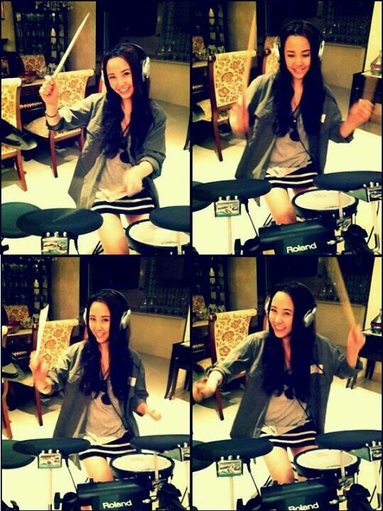 I'm not real. ♥(งี่เง่า เข้าใจยาก เรื่องมาก แล้วรักมั้ย)  ab-queen บูมเป็นคน งี่เง่า เข้าใจยาก เรื่องมาก ปากดี ขี้เหงา เอาแต่ใจ ทำอะไรไม่ดีสักอย่าง☺