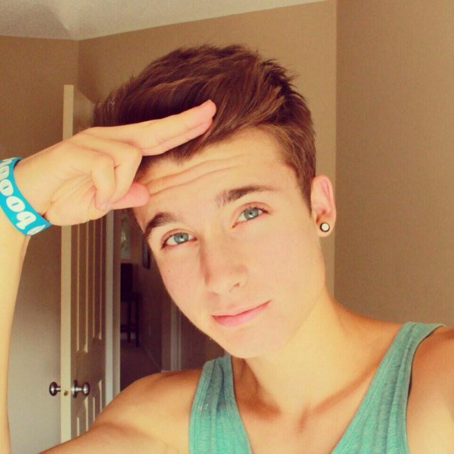Mattew || 19 || bisex || potete contattarmi nei dm ||