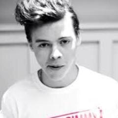hi this is a free follow from @larryshocks, please follow her, she follows back, no need to ask :) thanks, ly.