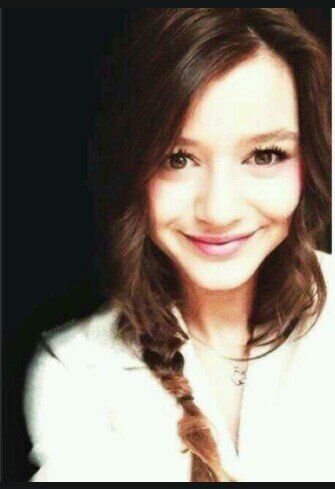 | Eleanor | 19 | Model | Single |