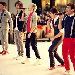 hi! I'm an Italian Directioner and I love One Direction :)) follow me xx