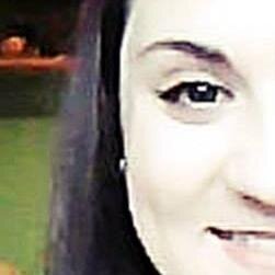 Graduada en Educación Primaria y en Ed. Infantil. Especialidad de inglés.
La felicidad nunca disminuye si es compartida.