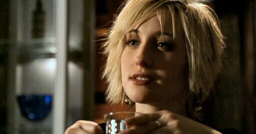 im Chloe Sullivan, im a reporter of the torch and a friend of Clark Kent you know.. the clumsy photographer from the Daily Planet? (  18+ RP) #taken by @cksupes