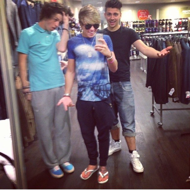 Hi, We are Sophie&Amy&Lucy&Taylor This is our fan page for our idols @overloadmusic go follow them and help them through there journeReddioy to fame!