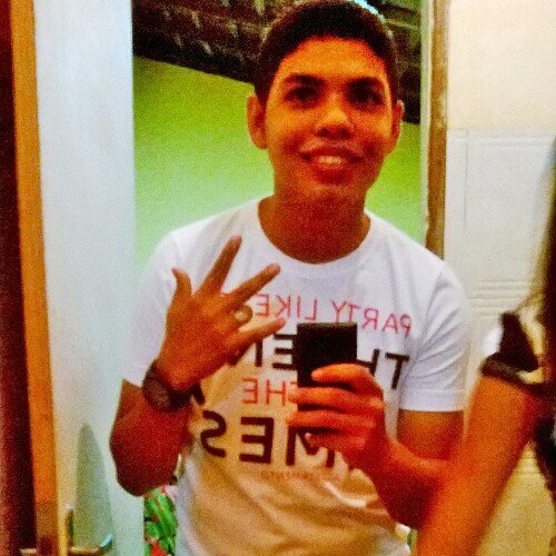 SOU um cara simplis trabalho i gostoo msm e de forro..Sou // fã:@ForroSacode,@Forro pegado,@AreiodeOuro...