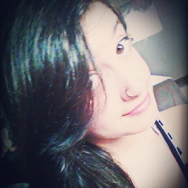 Sou belieber,selenator,e também gosto da demi e da miley e amo TVD.Sou corintiana roxa.