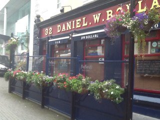 Wine and Spirit Merchant.Trad Session Fri@8.30pm, musicians welcome, Bar food available 12-9pm,Acoustic session Sat@9.30pm. Room available for http://parties.