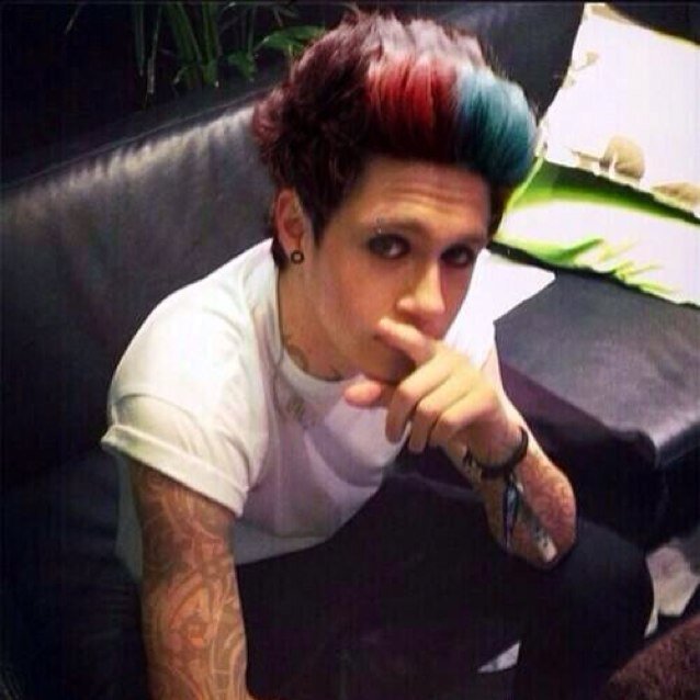 im 16 and im british so i complain a lot. 
| 1D | 5SOS | Janoskians |