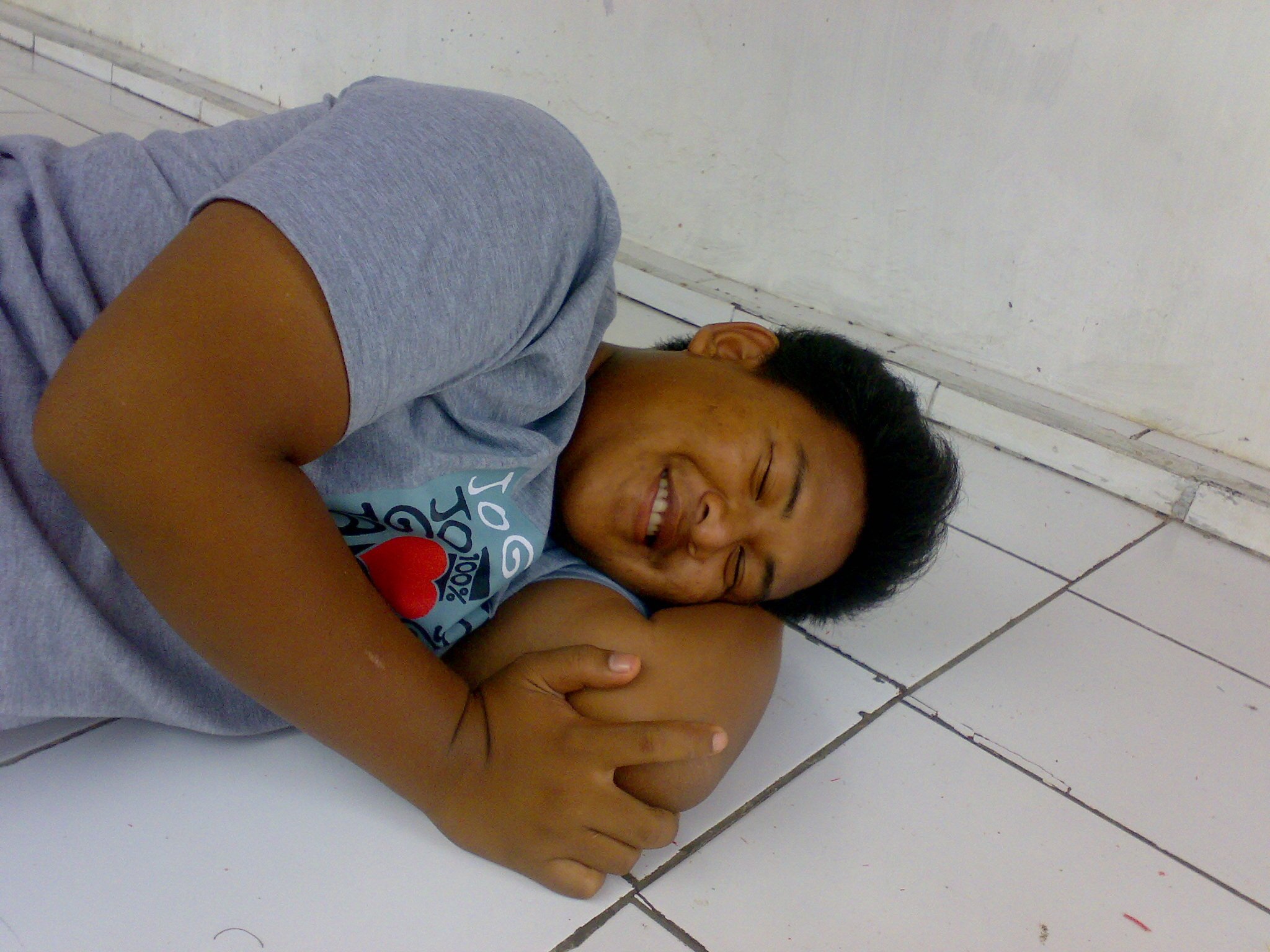 Suka ngotot kalo di ajak ngobrol,kadang juga jail :D,karna jail itu banyak mengandung manfaat, yang bisa membuat si pelaku senang :D haha