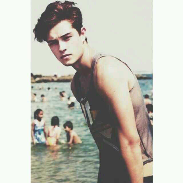 hugs? here for you. | dm | coccolamico, sfogamico o amico