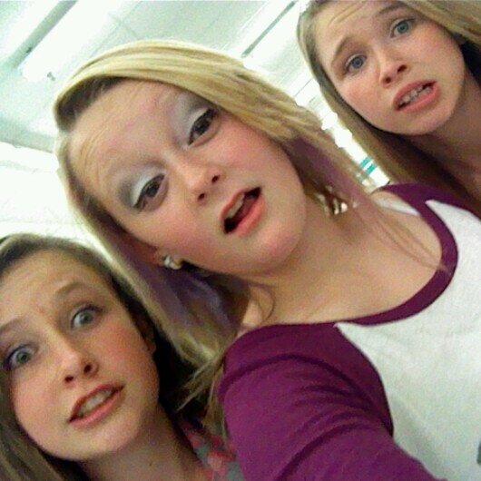 Heyy(: I'm Taylor. Cheerleader. Gretchen, Kameron, and Maya are da mains(: