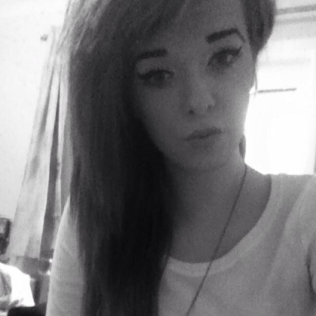 follow @chloeeywoweeyx for
me, i'll follow back (: