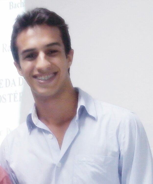 Bacharel em Ciência e Tecnologia, Futuro Engenheiro Mecânico, Violonista, Baterista, Cantor, e de Deus.
