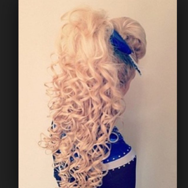 Tweetin bout the struggles of cheer hair and everything else cheer and basically life ✨ #anon4lyfe
