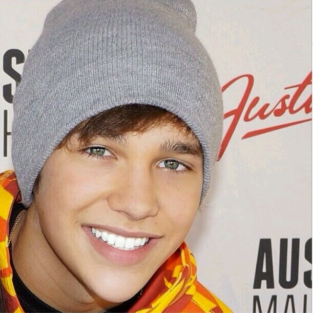 Hey,I'm Rasheen I Live In Jordan, I'm Obsessed With Pierce The Veil I'm Gonna Marry austin mahone. follow i'll follow back, love yea