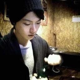 패션을 좋아하는 20대 대학생 남자사람입니다!! 먼저 팔로우 갈어주시면 맞ㅔ팔 100% 갑니다
